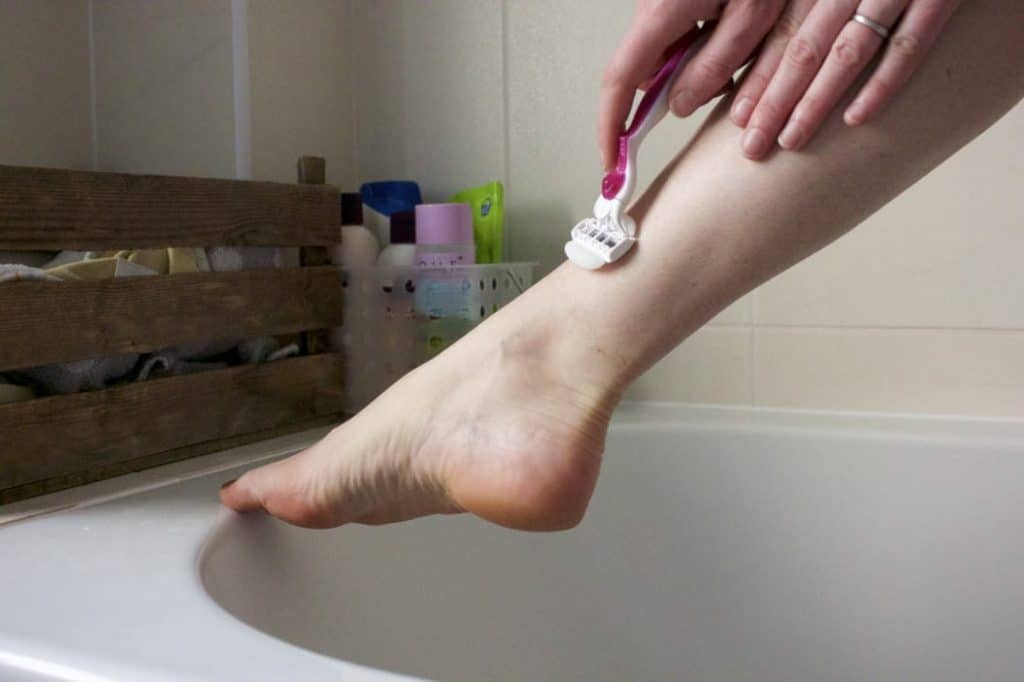 як голити ноги